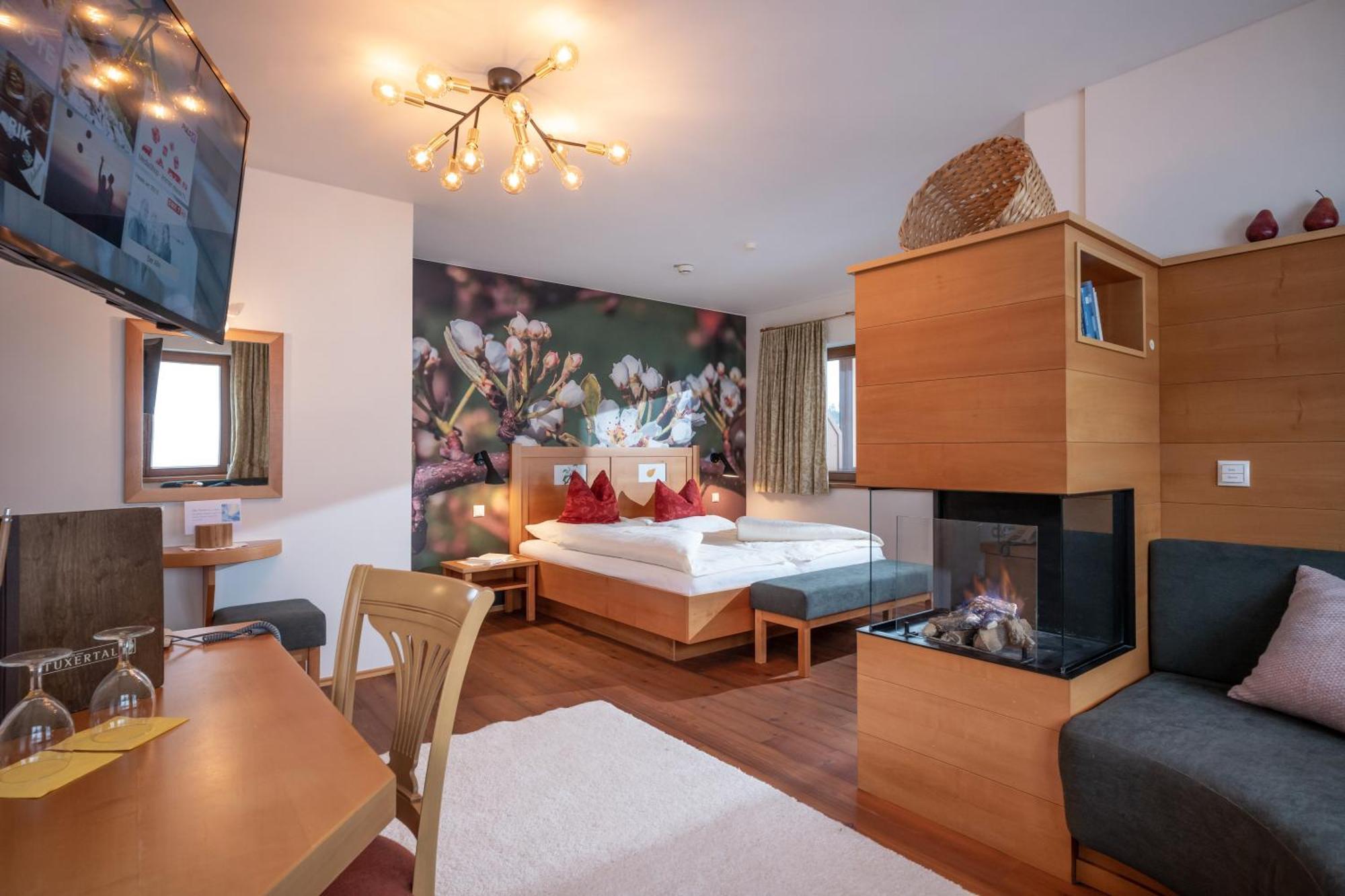 Natur- & Wanderhotel Tuxertal Εξωτερικό φωτογραφία