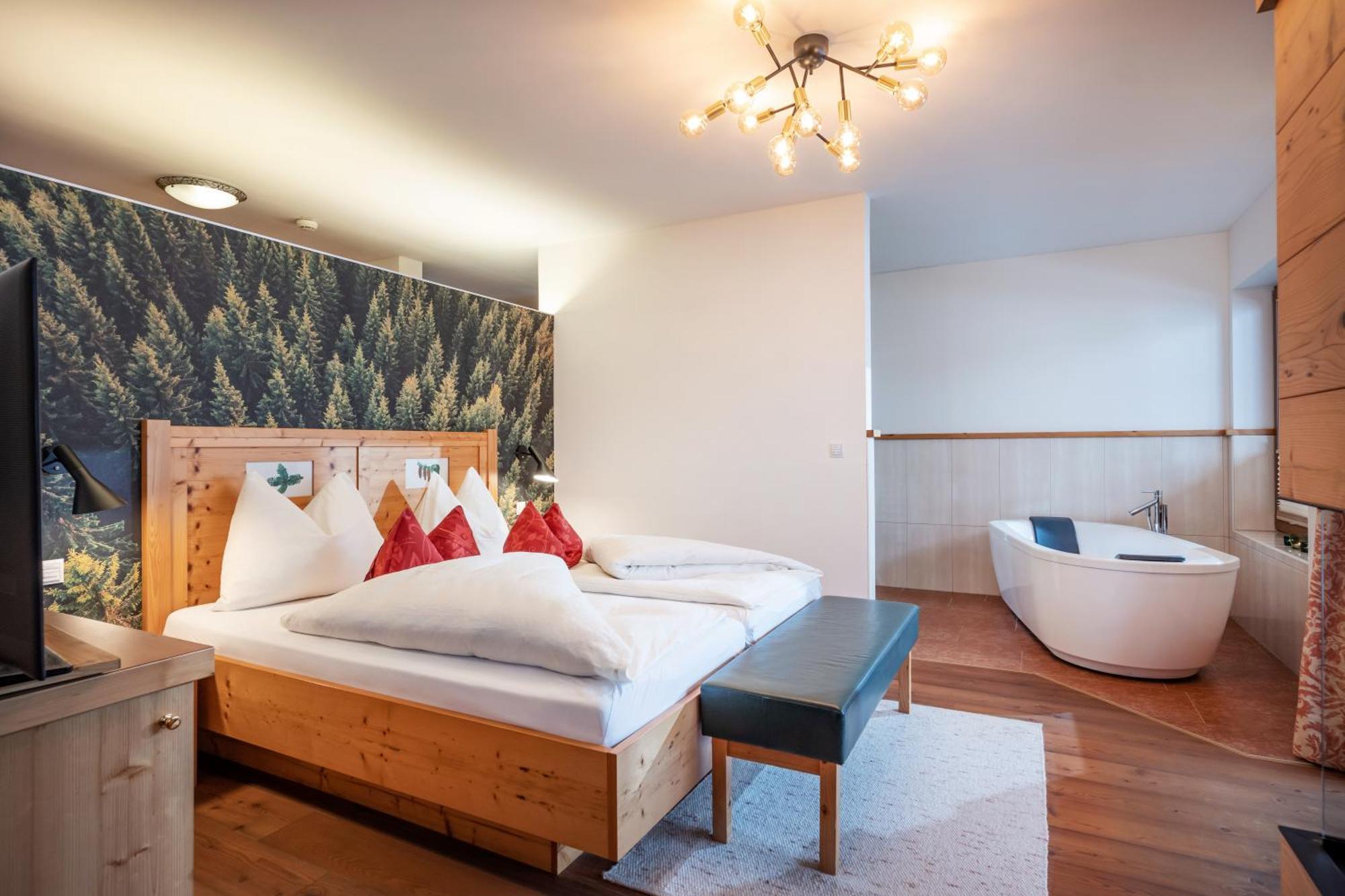 Natur- & Wanderhotel Tuxertal Εξωτερικό φωτογραφία