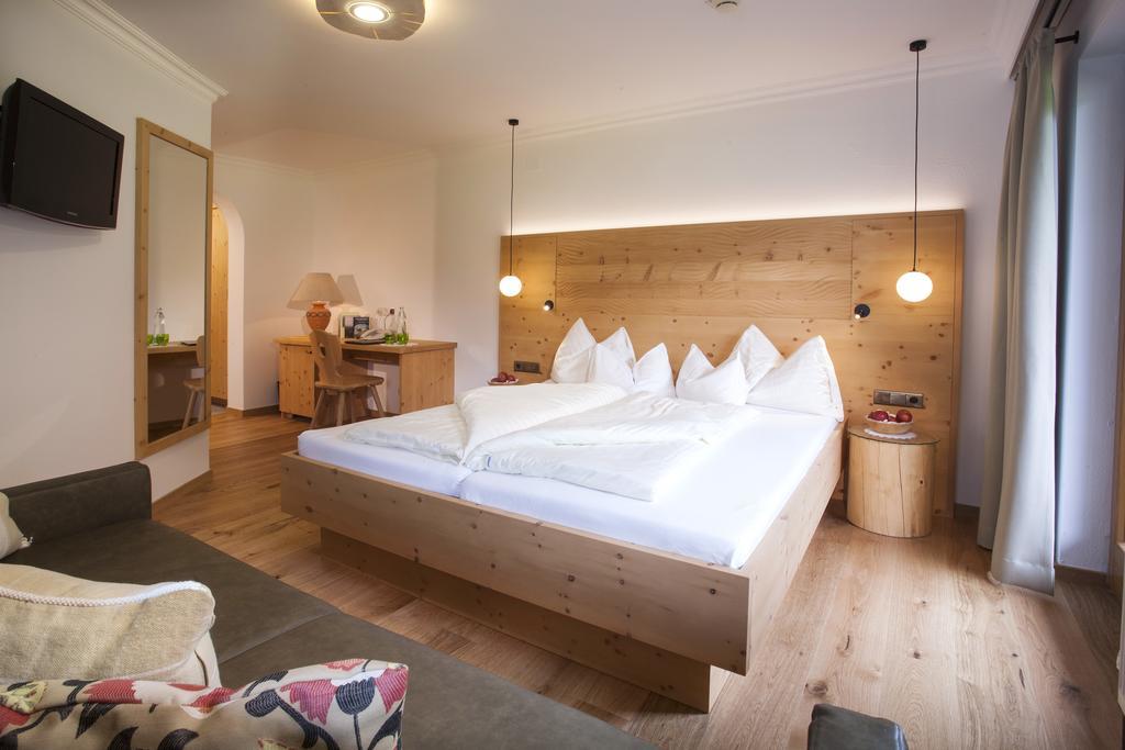 Natur- & Wanderhotel Tuxertal Δωμάτιο φωτογραφία