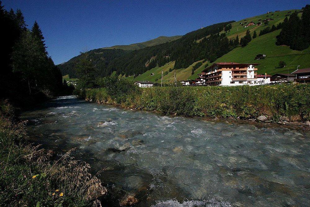 Natur- & Wanderhotel Tuxertal Εξωτερικό φωτογραφία