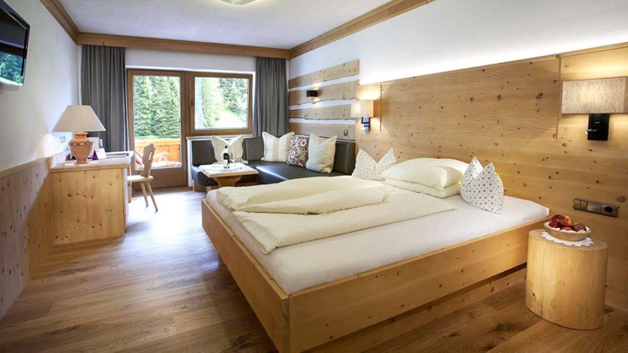 Natur- & Wanderhotel Tuxertal Εξωτερικό φωτογραφία