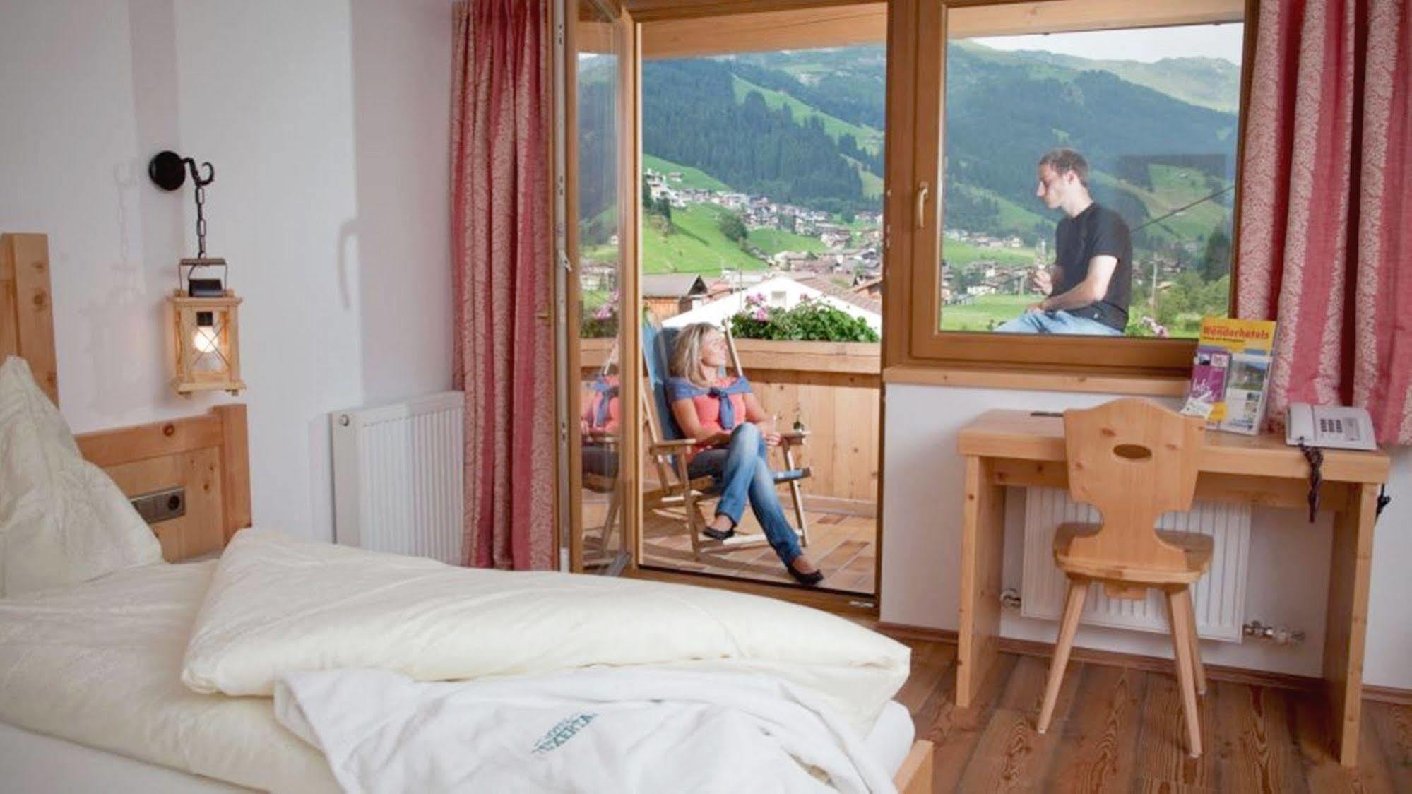 Natur- & Wanderhotel Tuxertal Εξωτερικό φωτογραφία