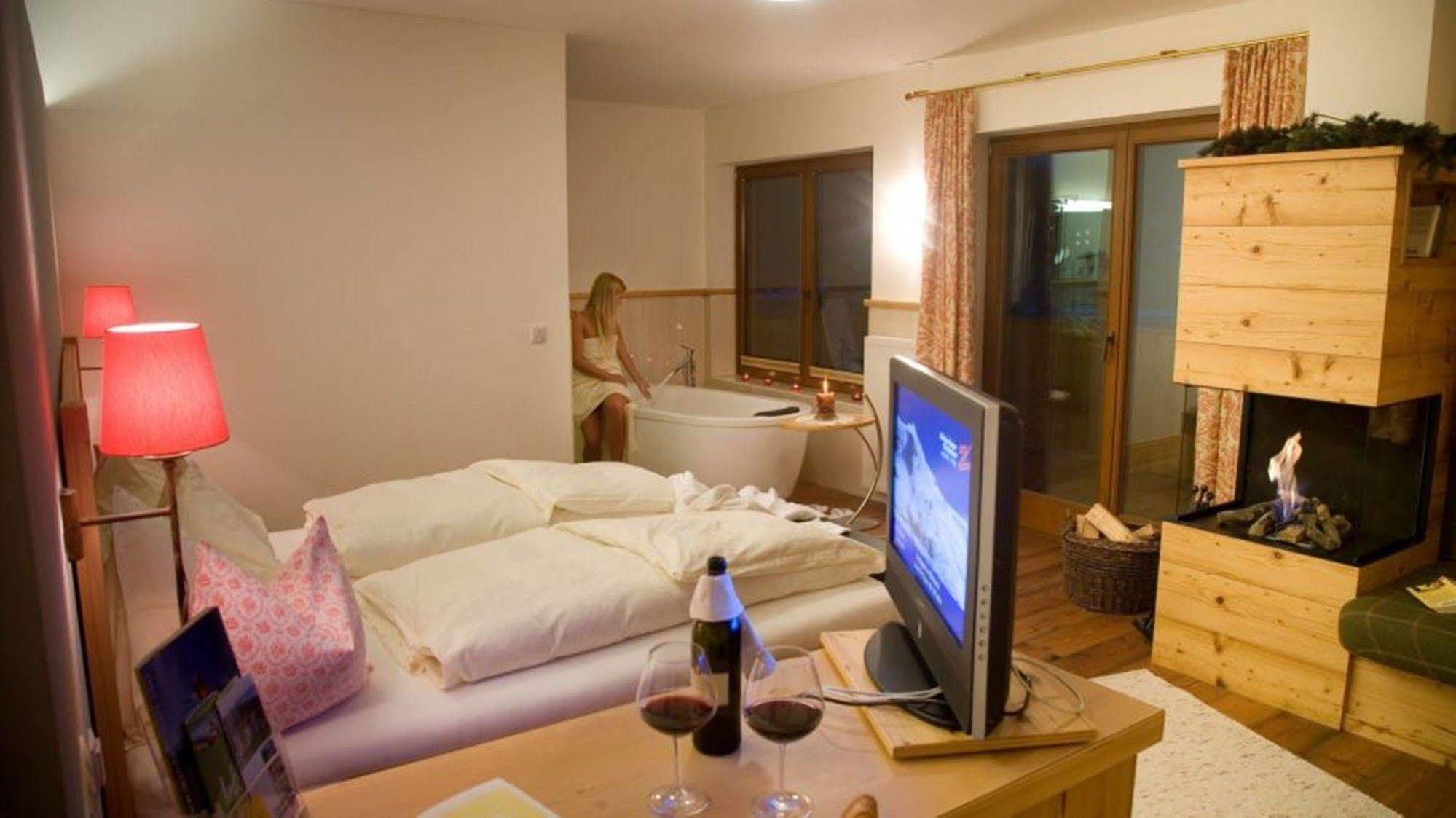 Natur- & Wanderhotel Tuxertal Εξωτερικό φωτογραφία