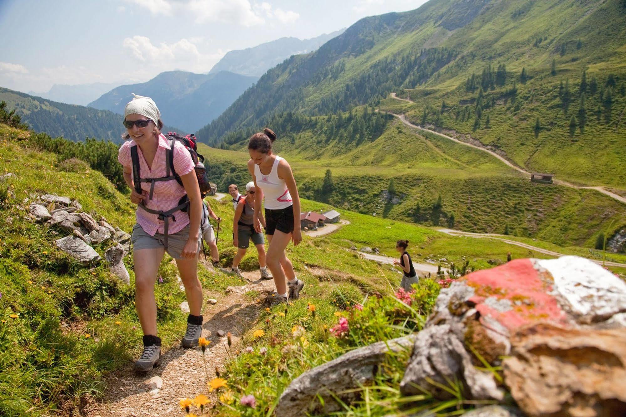 Natur- & Wanderhotel Tuxertal Εξωτερικό φωτογραφία